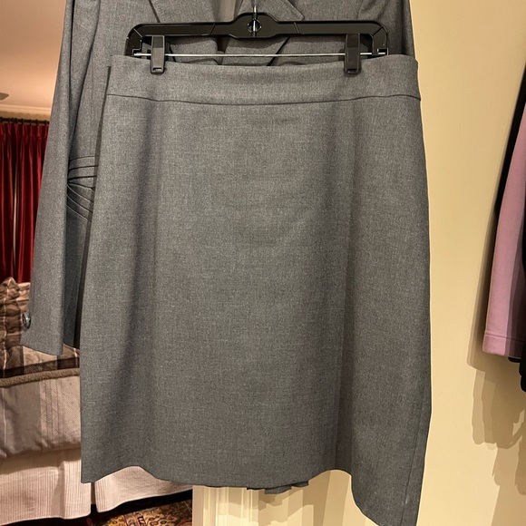 Tahari two piece light Grey suit with Skirt. - Picture 2 of 4